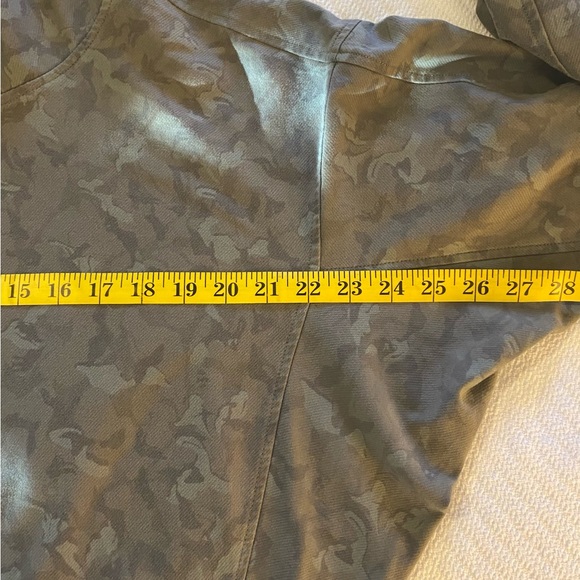 Athleta cropped camo hoodie, NWOT (S) - Picture 9 of 10